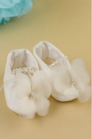 Butterfly silk booties for baby girls