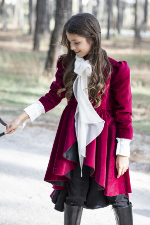 Royal - Palton elegant pentru fete din catifea cu trena si decupaj pe bust