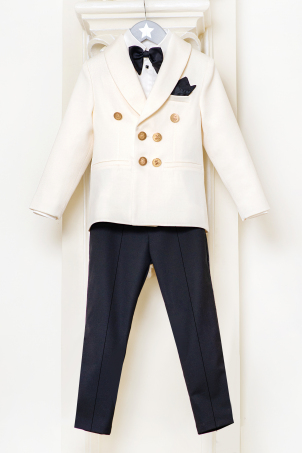 Prince Charming - Classic suit with a beautiful ivory coat decorated with gold buttons