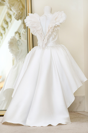 Celeste - White spectacular Mikado taffeta dress with train and handmade feather wings